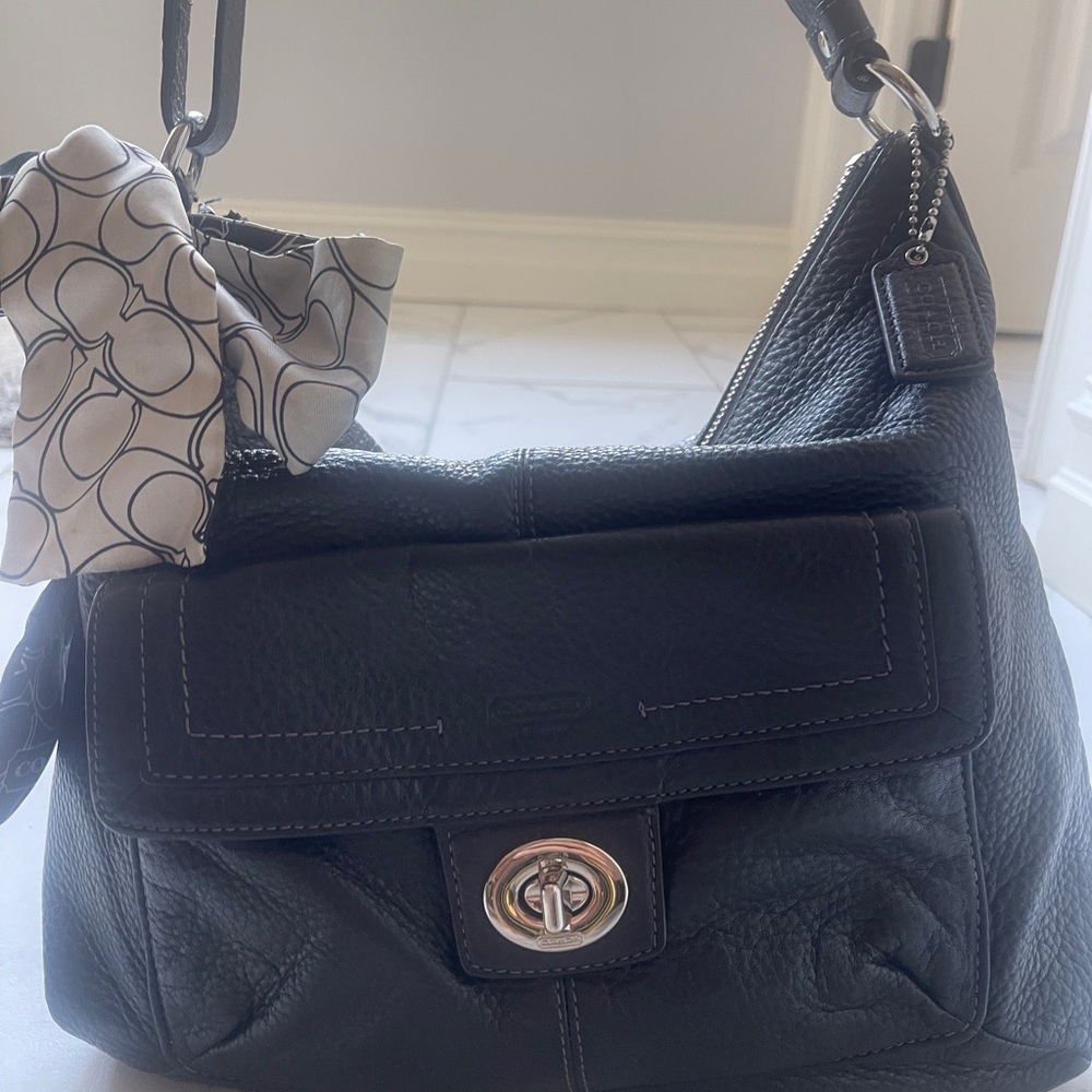 Authentic Coach Penelope Blk Signature Messenger Bag No. C1276 F19045 PLUS SCARF